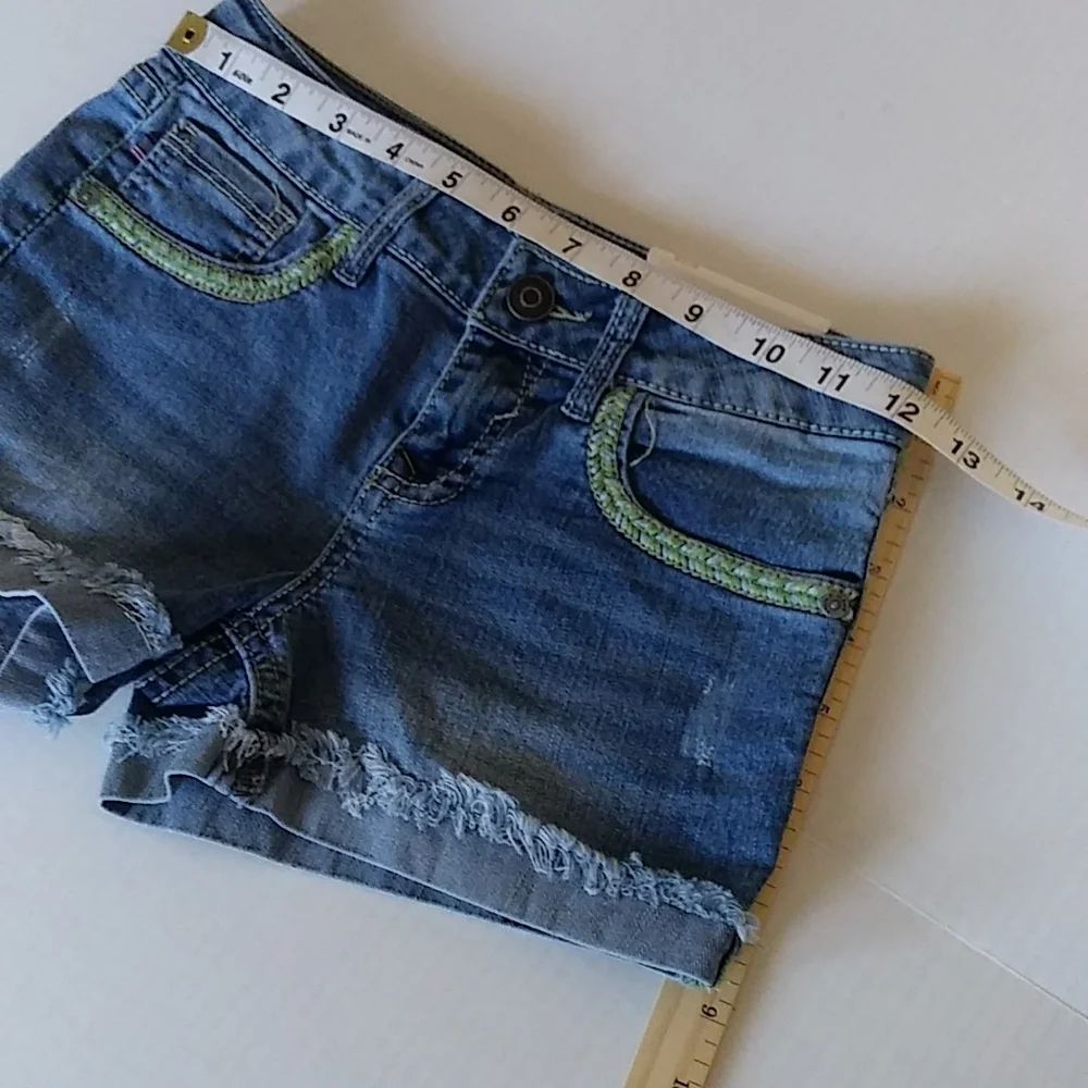 Girls Denim Ligth Wash Jean Shorts Embroidered Distressed Sz 7